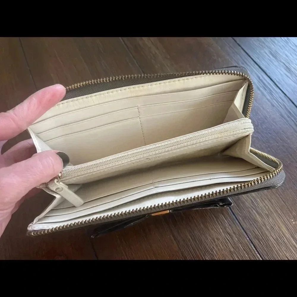 Kate Spade bow wallet